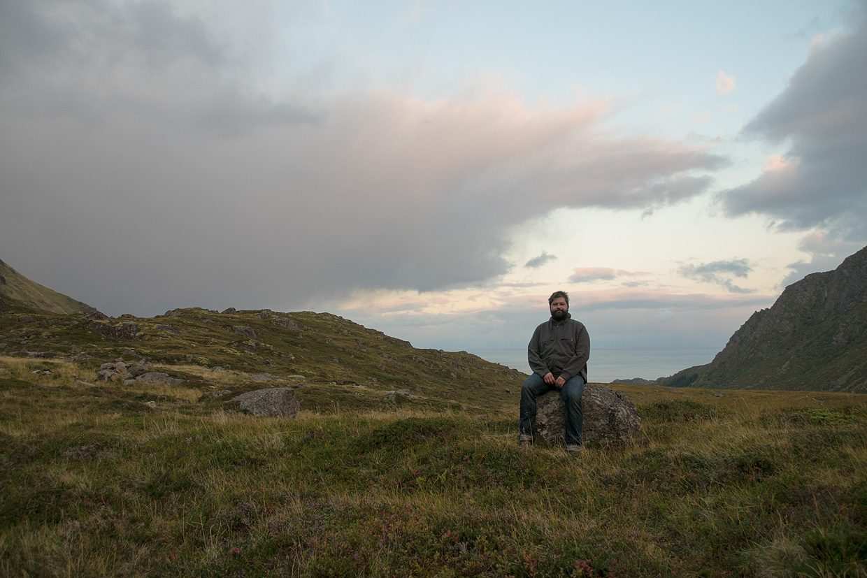 Ein Foto von mir auf einem dieser Hügel auf den Lofoten.
